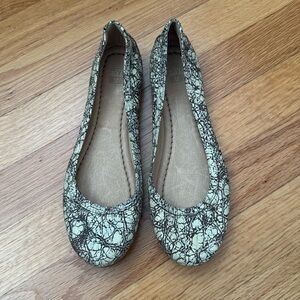 Frye Carson flats size 6.5